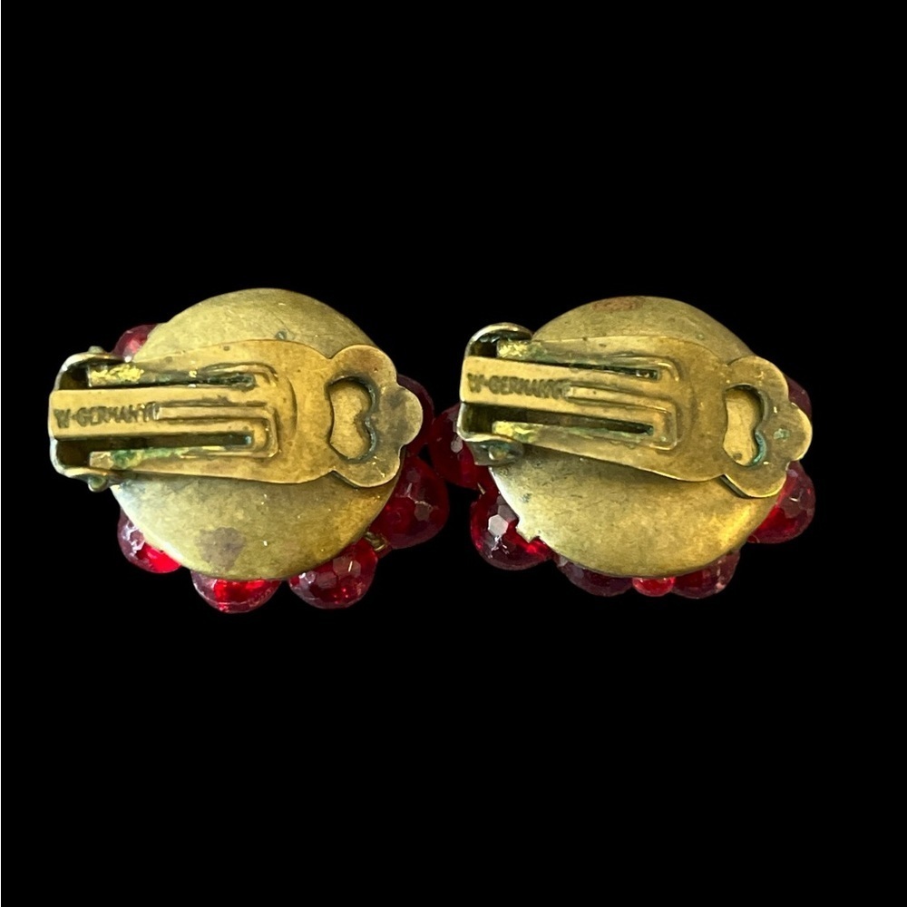 Vintage CLIP ON Red Glass Beaded Earrings Gold Tone Clasp Inside Beads Signed W - Picture 5 of 5